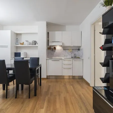 Cozy & Comfy In Navigli Area Διαμέρισμα Μιλάνο