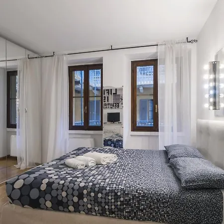 아파트 Cozy & Comfy In Navigli Area 밀라노