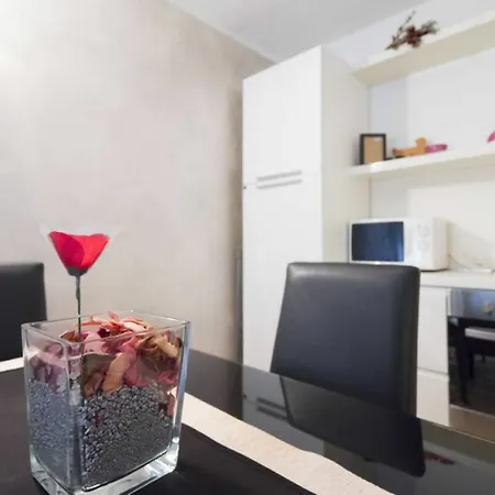 Cozy & Comfy In Navigli Area Διαμέρισμα Μιλάνο